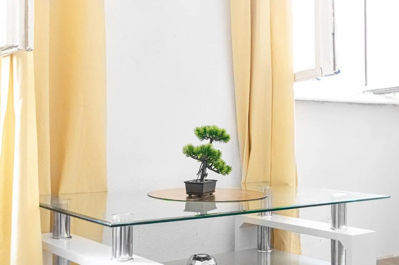 Vivid King Bed Apt - 12 Minutes From City Center Vienna 0*,