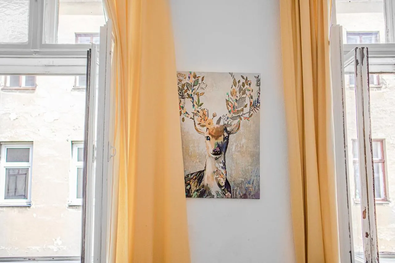 Apartment Vivid King Bed Apt - 12 Minutes From City Center Vienna Austria