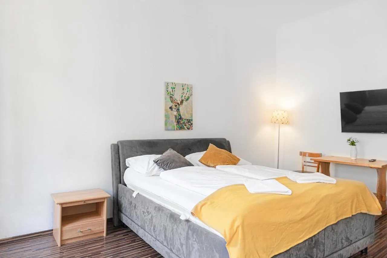 Vivid King Bed Apt - 12 Minutes From City Center Vienna
