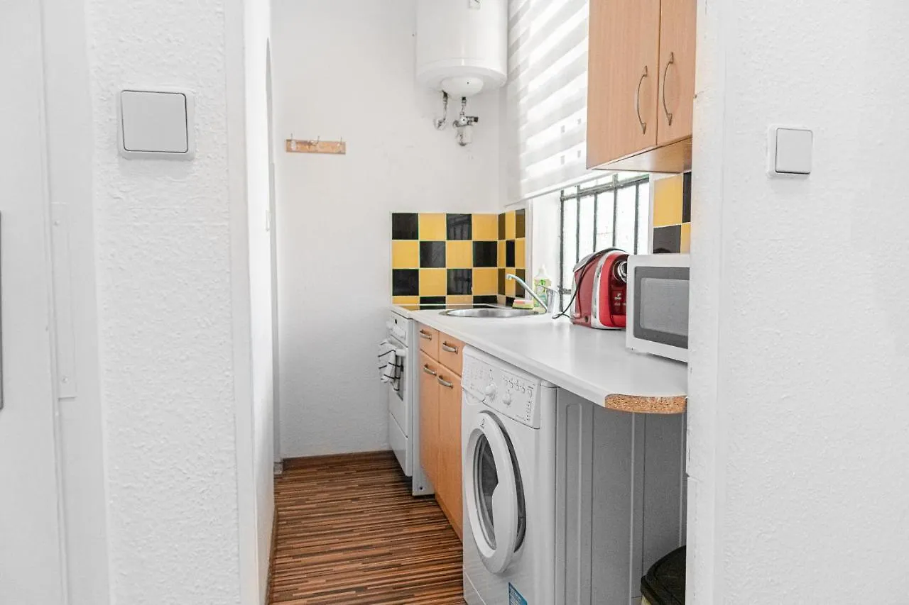 Vivid King Bed Apt - 12 Minutes From City Center Vienna Apartment