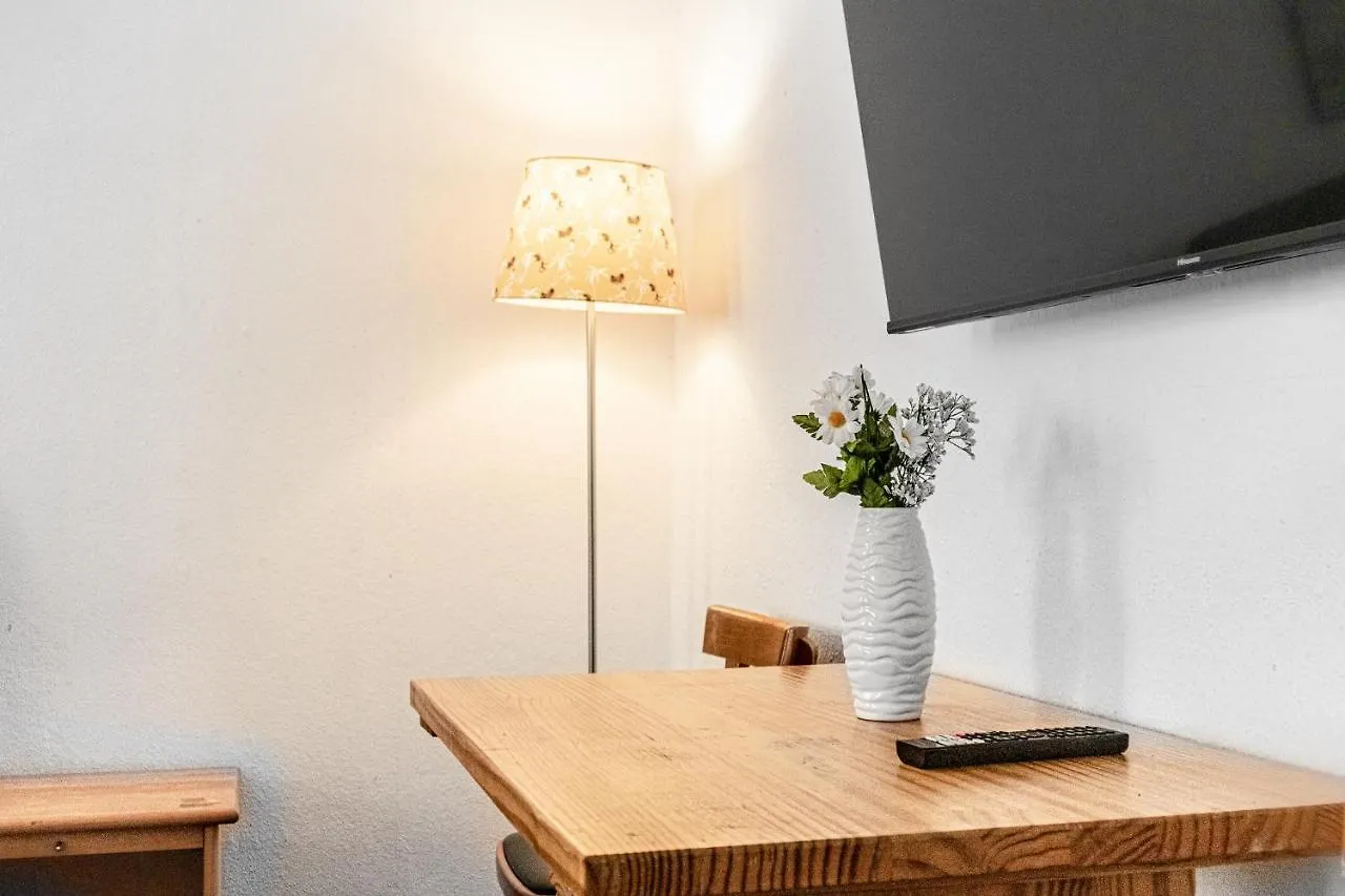 Vivid King Bed Apt - 12 Minutes From City Center Vienna