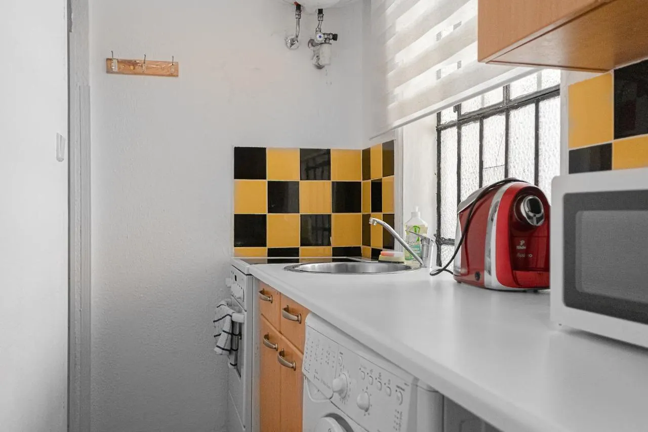 Vivid King Bed Apt - 12 Minutes From City Center Vienna 0*,  Austria